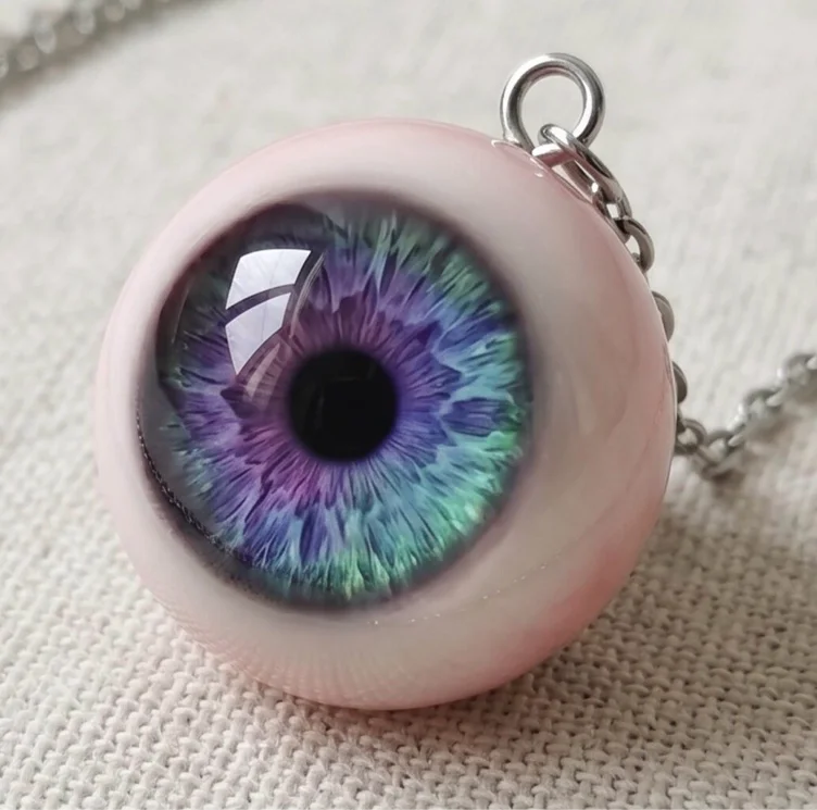 Handmade realistic eyeball pendant necklace, gothic horror style, suitable for alternative fashion and cosplay