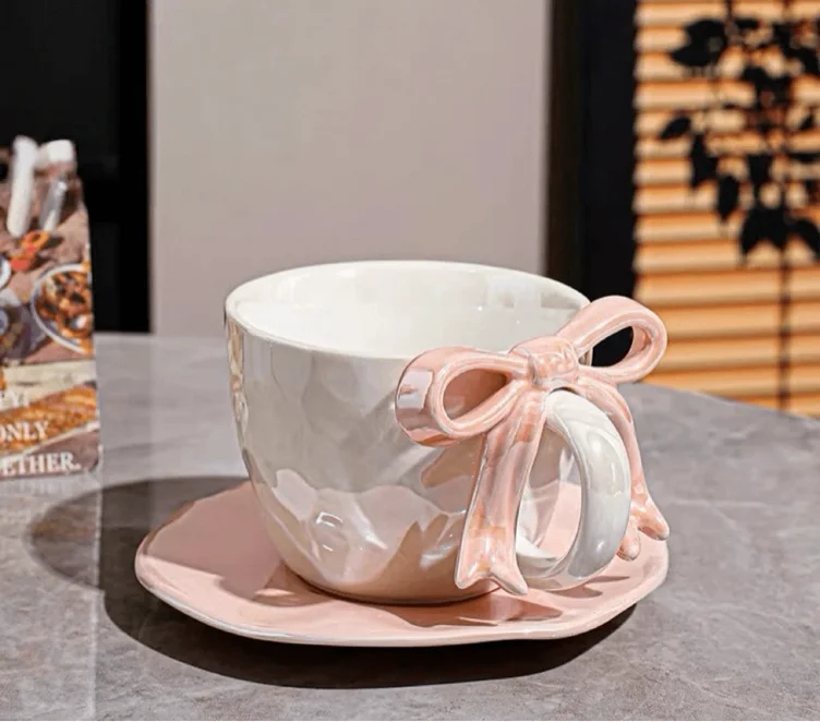1 Set 9.5oz Ceramic Coffee Cup And Saucer Set - With Charming Bow-Shaped Handle - Ideal For Serving Coffee And Milk. Suitable For Cafes, Kitchens, Afternoon Tea, Gatherings, Outdoor Use And Restaurants. A Lovely Birthday, Mother's Day Or Father's Day Gift.