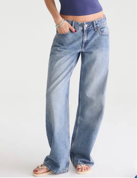 Low-Rise Baggy Wide Leg Jean
