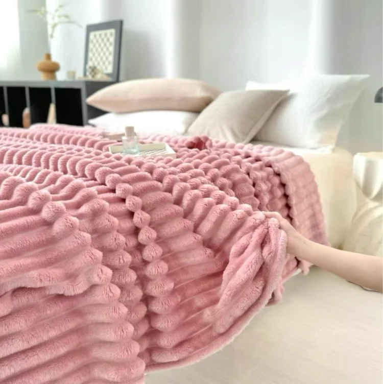 Ultra-Soft Plush Blanket, Cream Color Design, Soft and Skin-Friendly, Warm and Comfortable. Suitable for Beds, Sofas, and Home Decoration,  Ideal Gift for All Seasons.