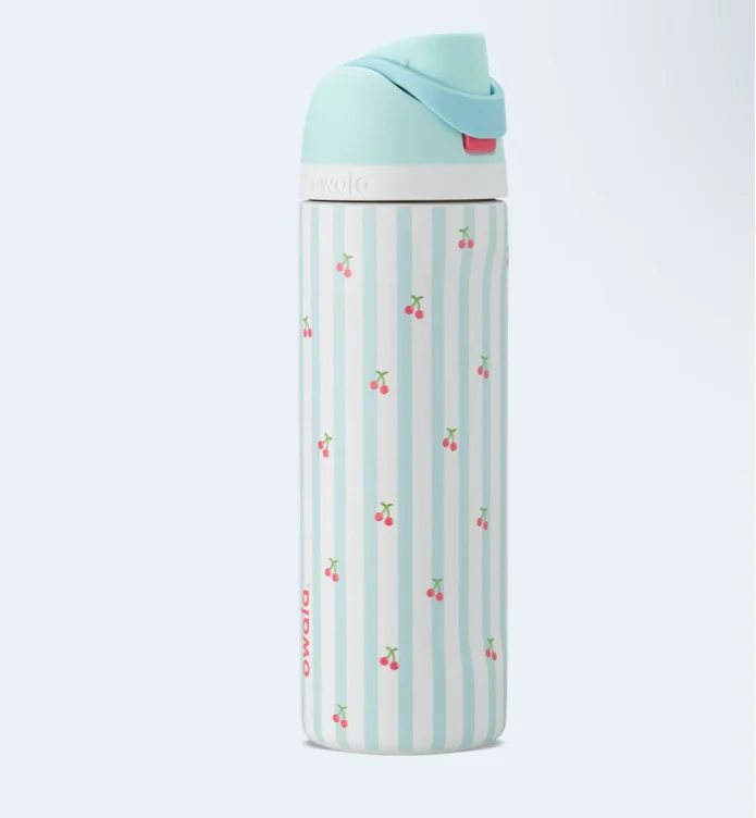 FreeSip® Water Bottle pillow fight