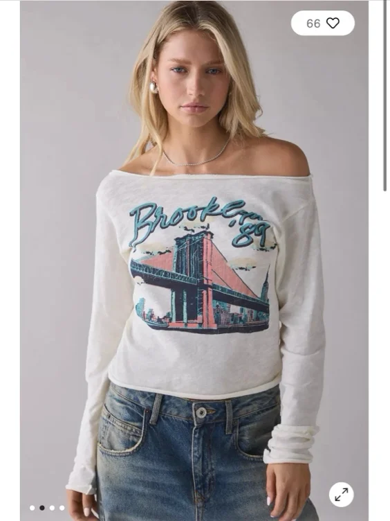 Brooklyn Bridge Graphic Long Sleeve Off-The-Shoulder Tee