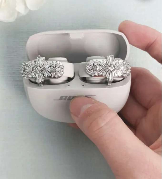 Bijoux ultra-ouverts Bose en diamants croisés : accessoires pour écouteurs