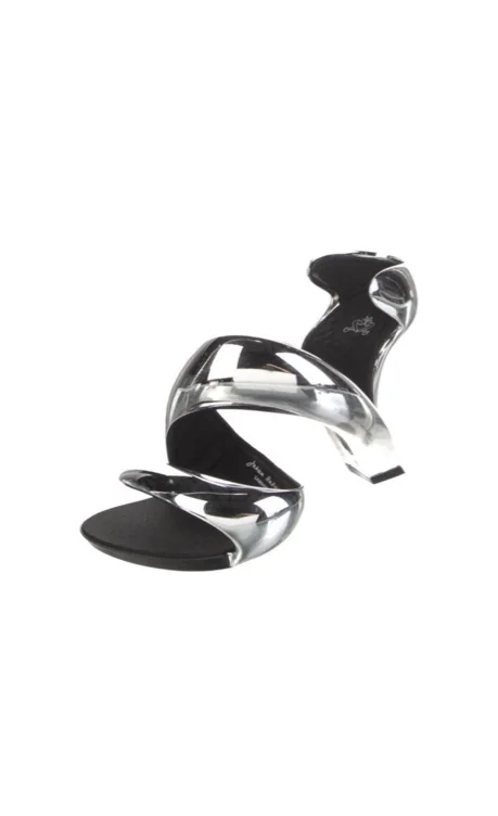Julian Hakes heels